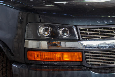 CHEVROLET EXPRESS встановлення чотирьох світлодіодних лінз Moonlight Bi-LED Delux