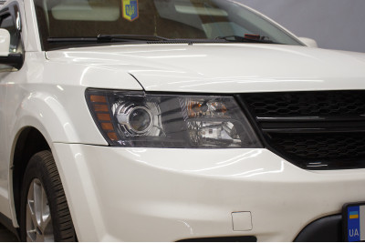 DODGE JOURNEY установка светодиодных линз Bi-LED T-Rex One
