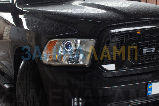 DODGE RAM встановлення біксенонових лінз Hella F1