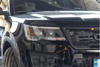 FORD EXPLORER встановлення світлодіодних лінз AOZOOM Bi-Led Laser в секцію дальнього світла
