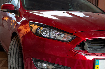 FORD FOCUS встановлення біксенонових лінз Hella 3R Universal