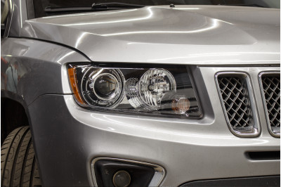 JEEP COMPASS встановлення біксенонових лінз Hella 5