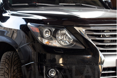 LEXUS LX 570 - шліфування, полірування та бронювання фар плівкою