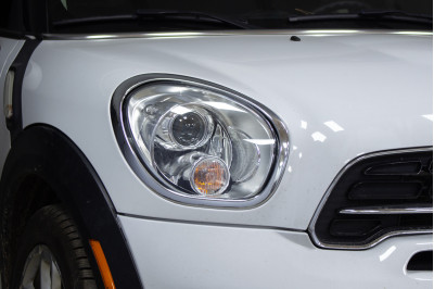 MINI Cooper S COUNTRYMAN встановлення біксенонових лінз Hella 3R Universal