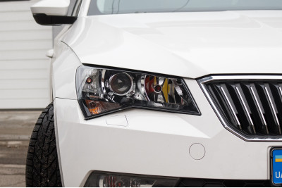 SKODA SUPERB установка светодиодных линз Bi-Led T-Rex Pro