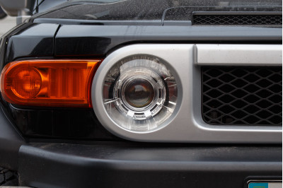 TOYOTA FJ CRUISER встановлення біксенонових лінз Hella 5