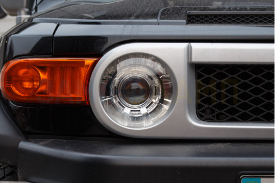 TOYOTA FJ CRUISER встановлення біксенонових лінз Hella 5