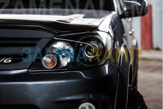 TOYOTA FORTUNER встановлення біксенонових лінз Q5