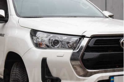 TOYOTA HILUX встановлення світлодіодних лінз Bi-Led T-Rex Pro