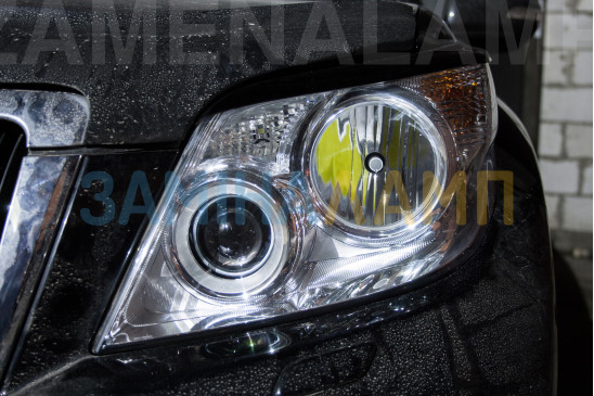 TOYOTA PRADO 150 заміна штатних лінз на біксенонові лінзи Koito Q5