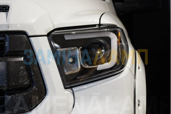 TOYOTA TUNDRA заміна штатних лінз на біксенонові лінзи Q5