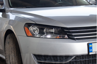 VOLKSWAGEN PASSAT B7 встановлення біксенонових лінз Hella F1