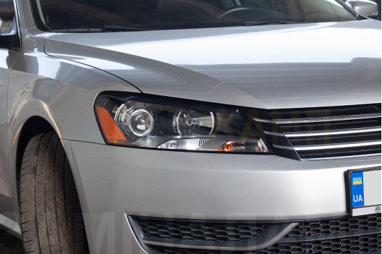 VOLKSWAGEN PASSAT B7 встановлення біксенонових лінз Hella F1