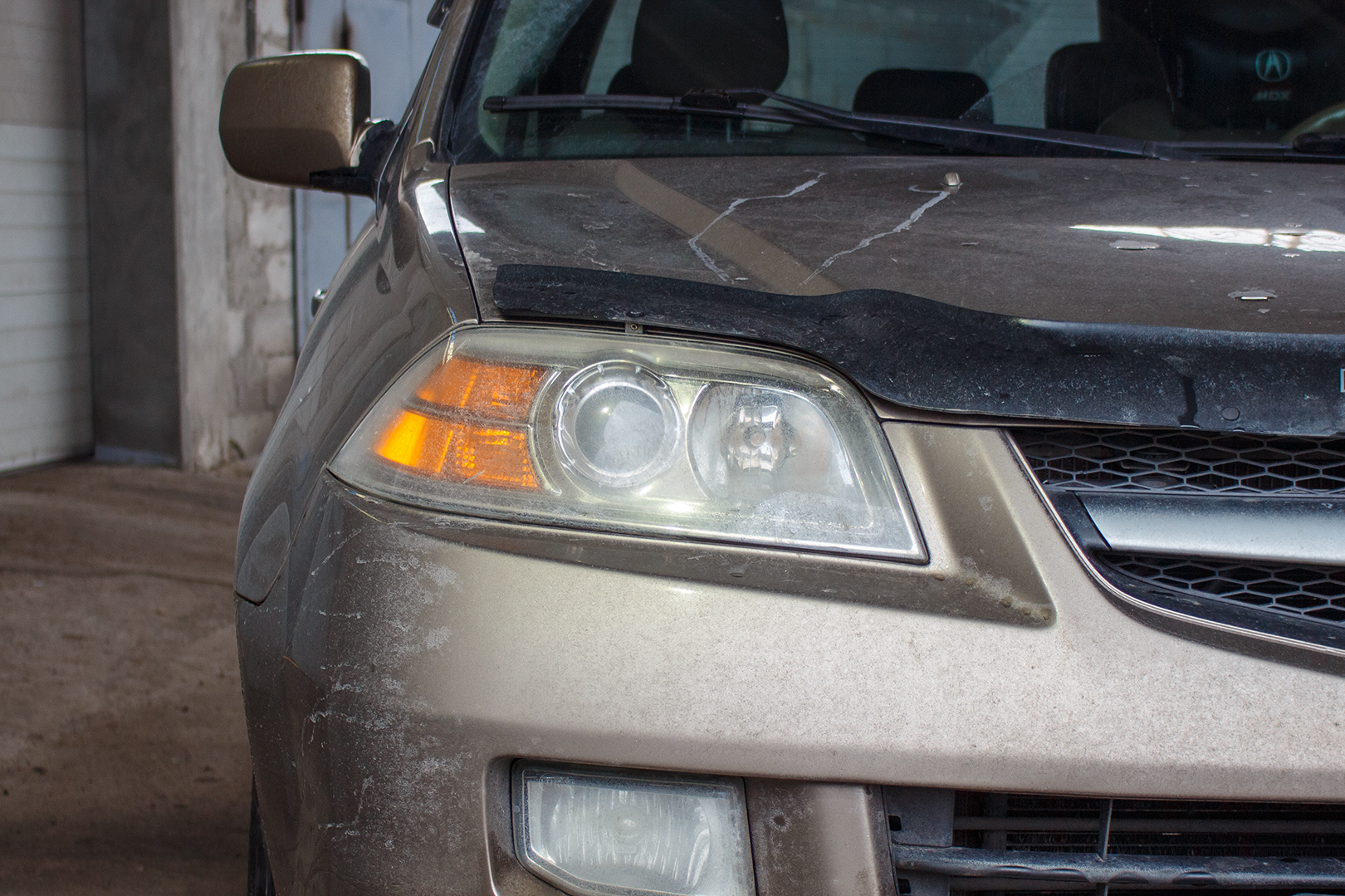 Зовнішній вигляд правої фари Acura MDX ДО початку робіт із заміни штатних лінз