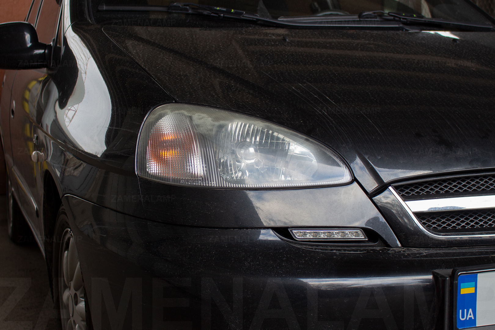 Зовнішній вигляд правої фари Chevrolet Tacuma ДО початку робіт із встановлення біксенонових лінз