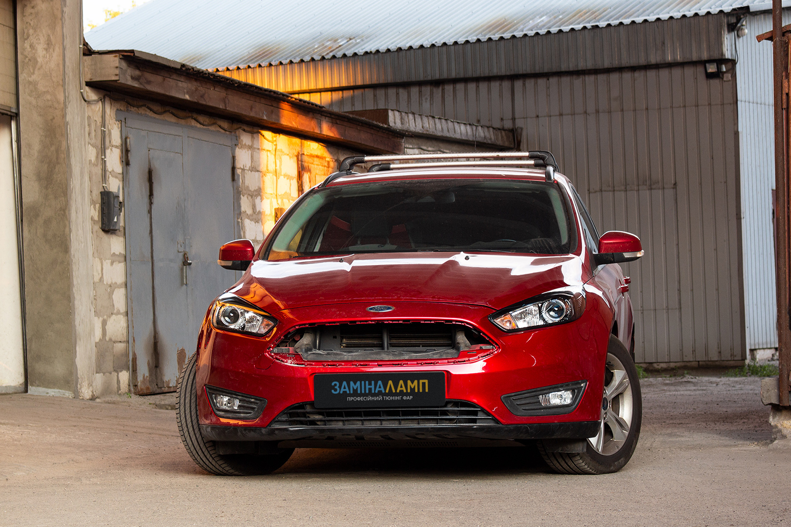 Ford Focus встановлення лінз Hella 3R Universal