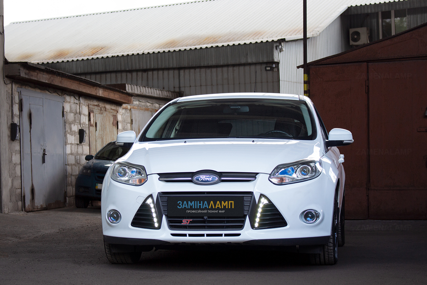 Ford Focus встановлення лінз Hella F1