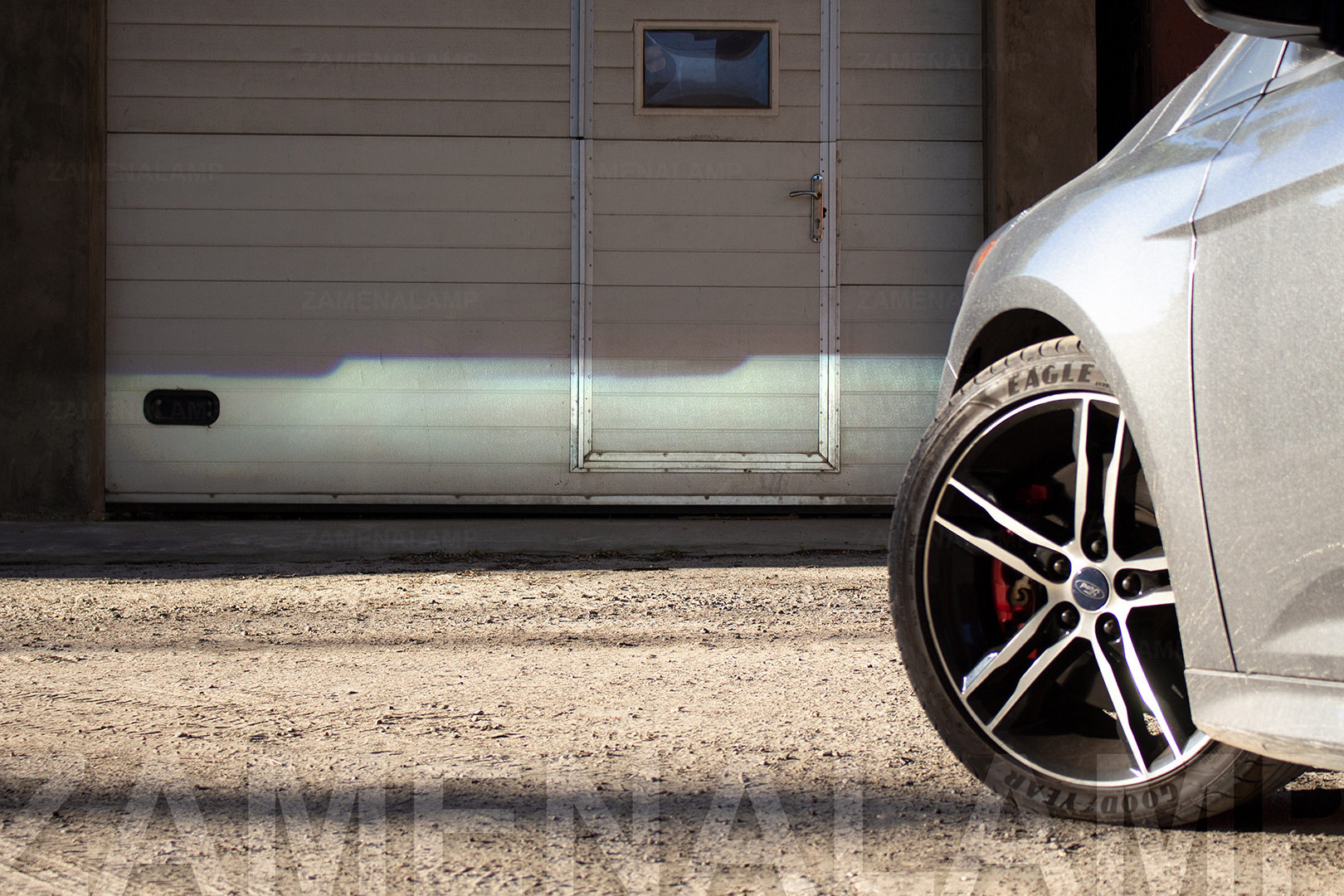 Ближнє світло фар Ford Focus ST ПІСЛЯ встановлення біксенонових лінз Hella 3R Universal