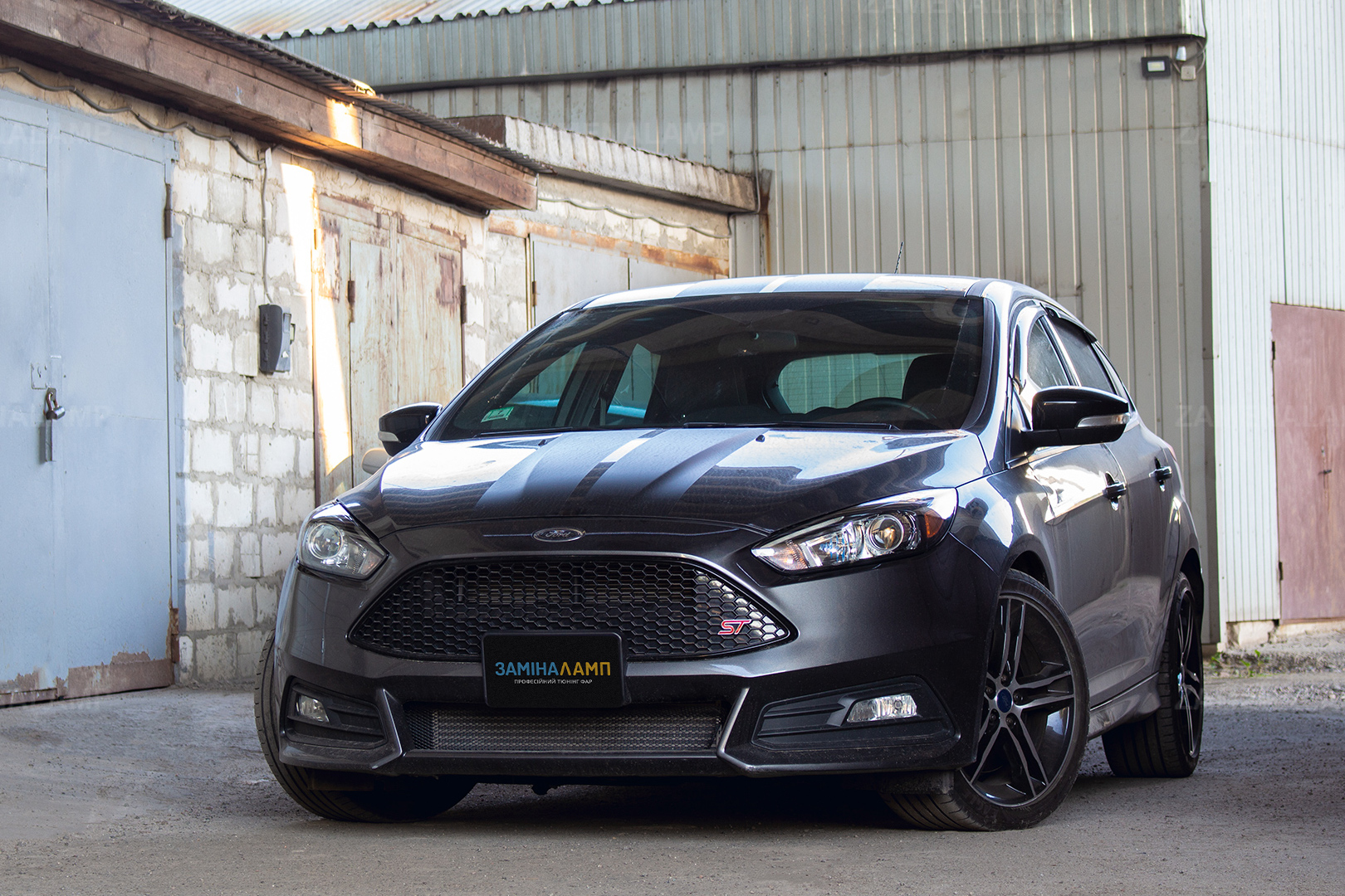 Ford Focus ST встановлення лінз Hella 3R Universal