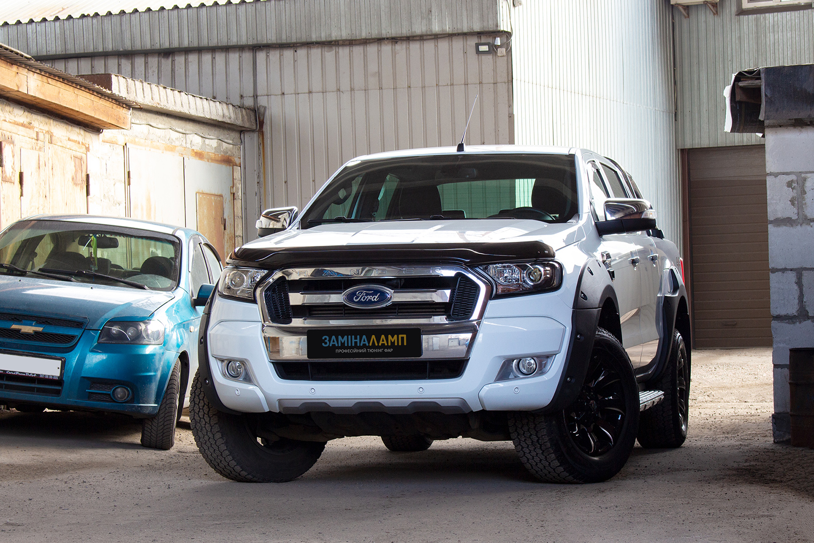 Заміна лінз в фарах FORD RANGER на біксенонові лінзи Hella 5