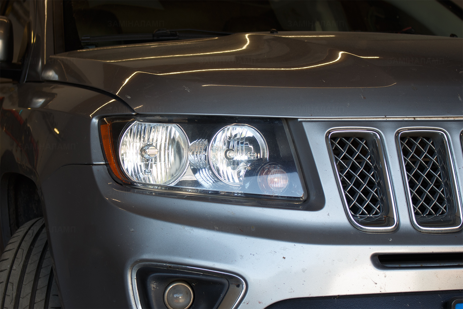 Зовнішній вигляд правої фари Jeep Compass ДО початку робіт із встановлення біксенонових лінз Hella 5