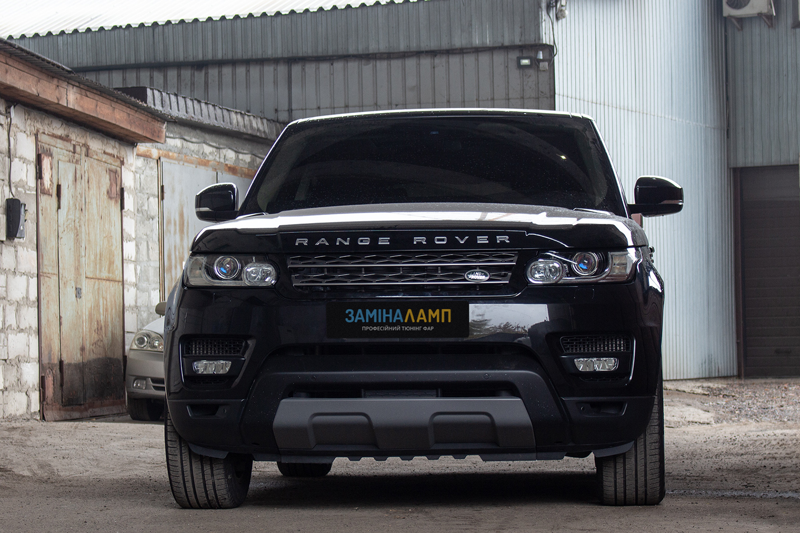 Range Rover Sport заміна штатних лінз на біксенонові лінзи Hella F1