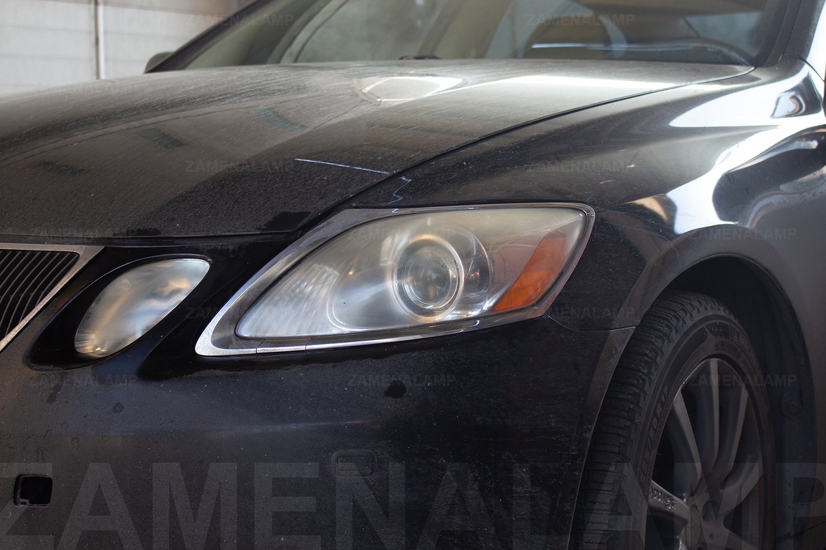Зовнішній вигляд лівої фари Lexus GS ДО початку робіт із заміни штатних лінз