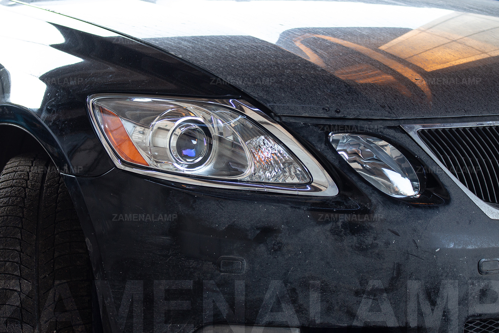 Зовнішній вигляд правої фари Lexus GS ПІСЛЯ заміни штатних лінз на біксенонові лінзи Hella F Plus