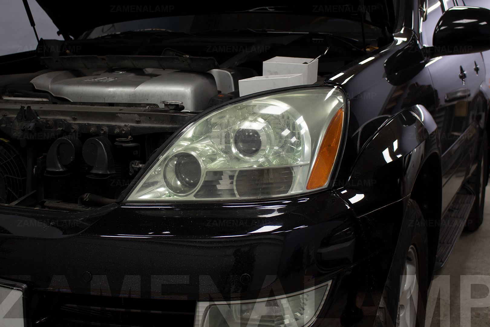 Зовнішній вигляд лівої фари Lexus GX ДО початку робіт з бронювання поліуретановою плівкою