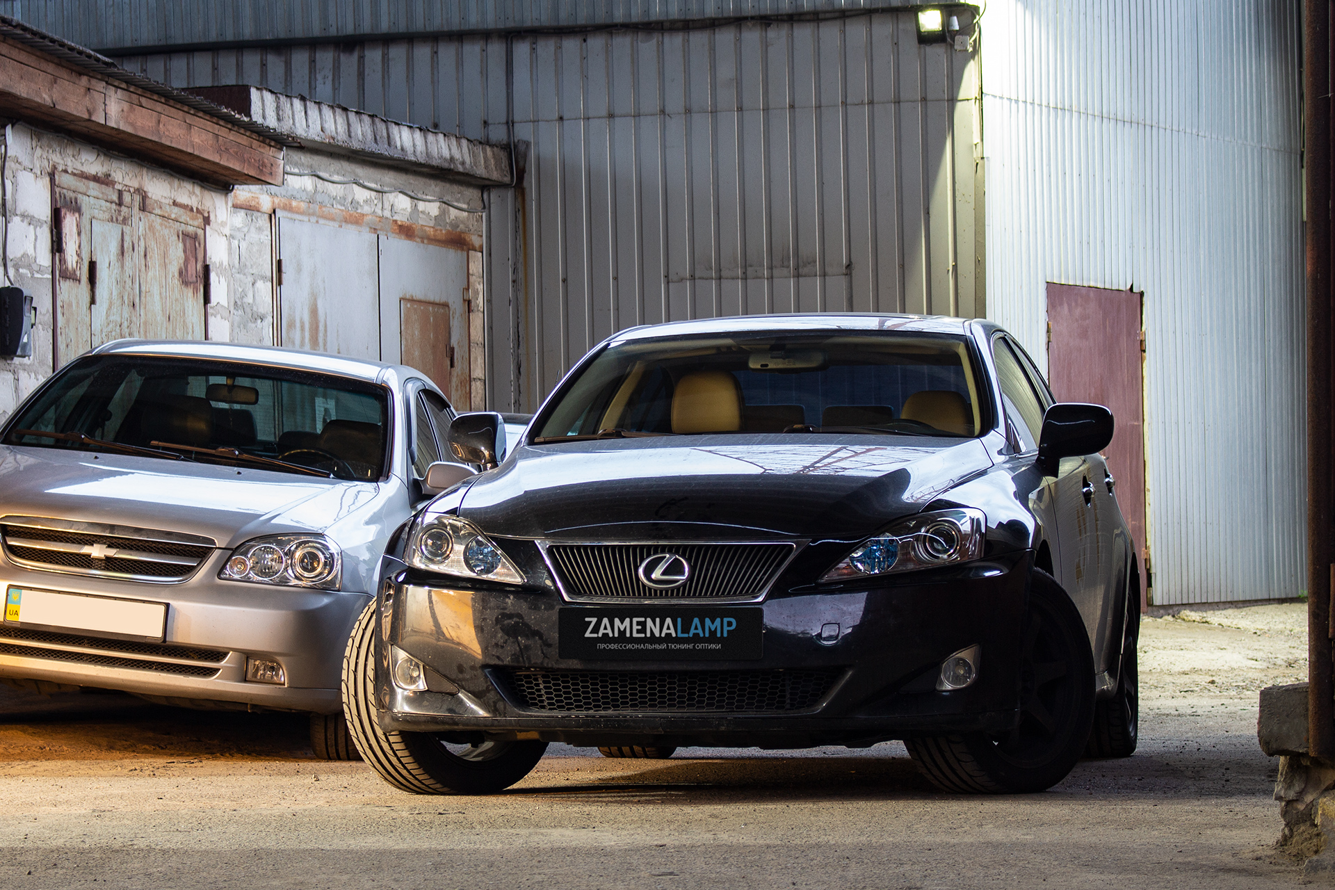 Lexus IS - заміна штатних лінз на біксенонові лінзи Koito Q5