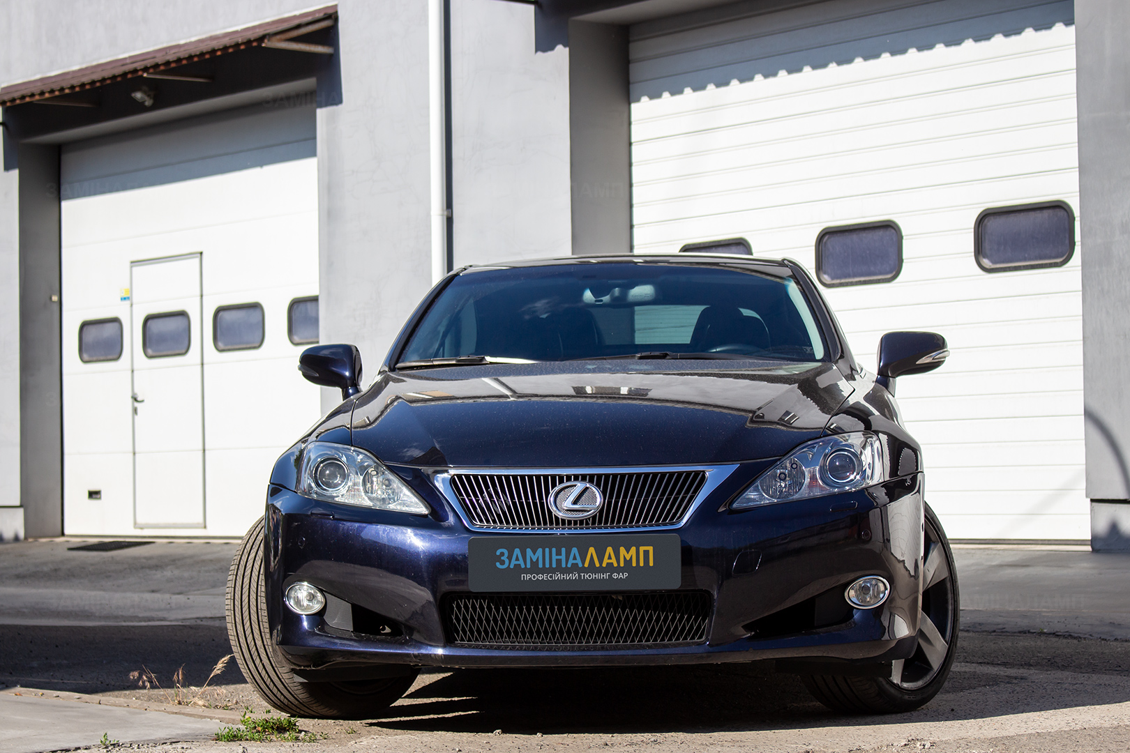 Lexus IS - заміна штатних лінз на світлодіодні лінзи Bi-Led T-Rex Pro