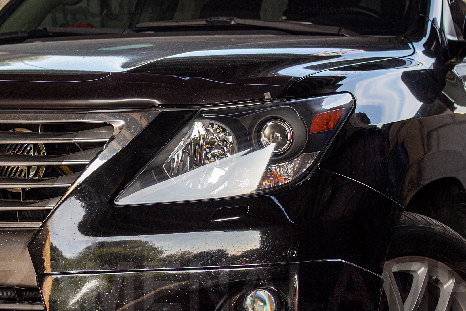 Зовнішній вигляд лівої фари Lexus LX 570 ПІСЛЯ шліфування, полірування та бронювання поліуретановою плівкою SunTek PPF USA