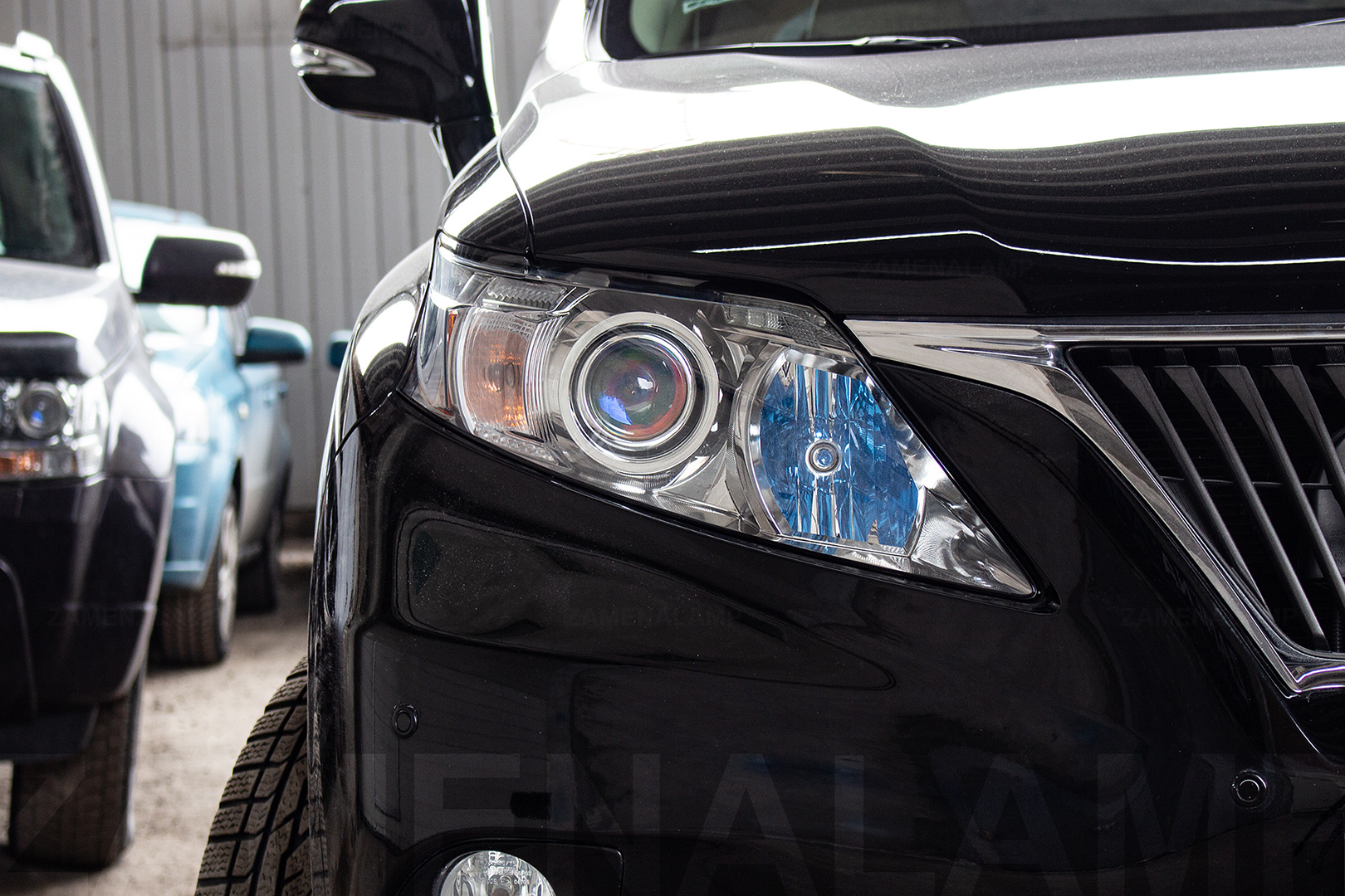 Зовнішній вигляд правої фари Lexus RX ПІСЛЯ заміни штатних лінз на Hella F1