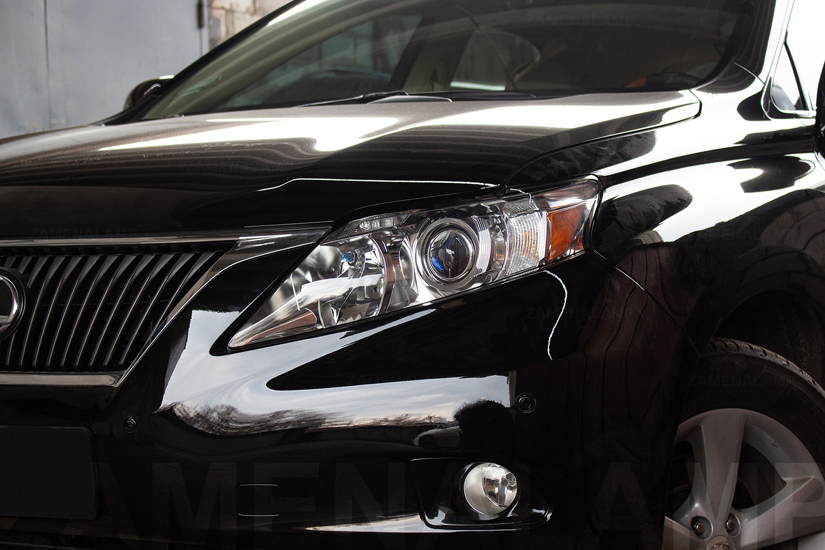 Зовнішній вигляд лівої фари Lexus RX ПІСЛЯ заміни штатних лінз на Hella F1