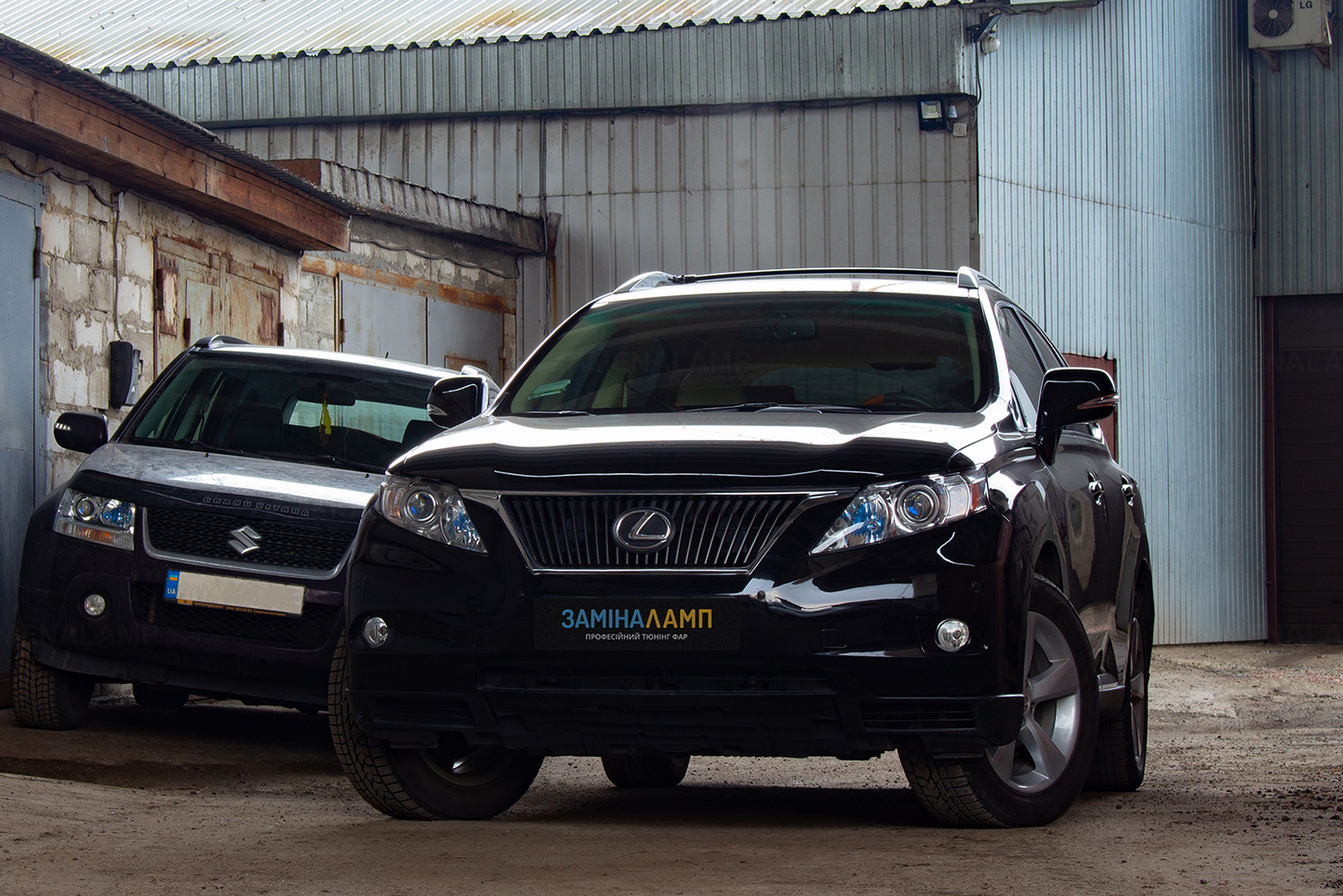 Lexus RX - заміна штатних лінз на біксенонові лінзи Hella F1