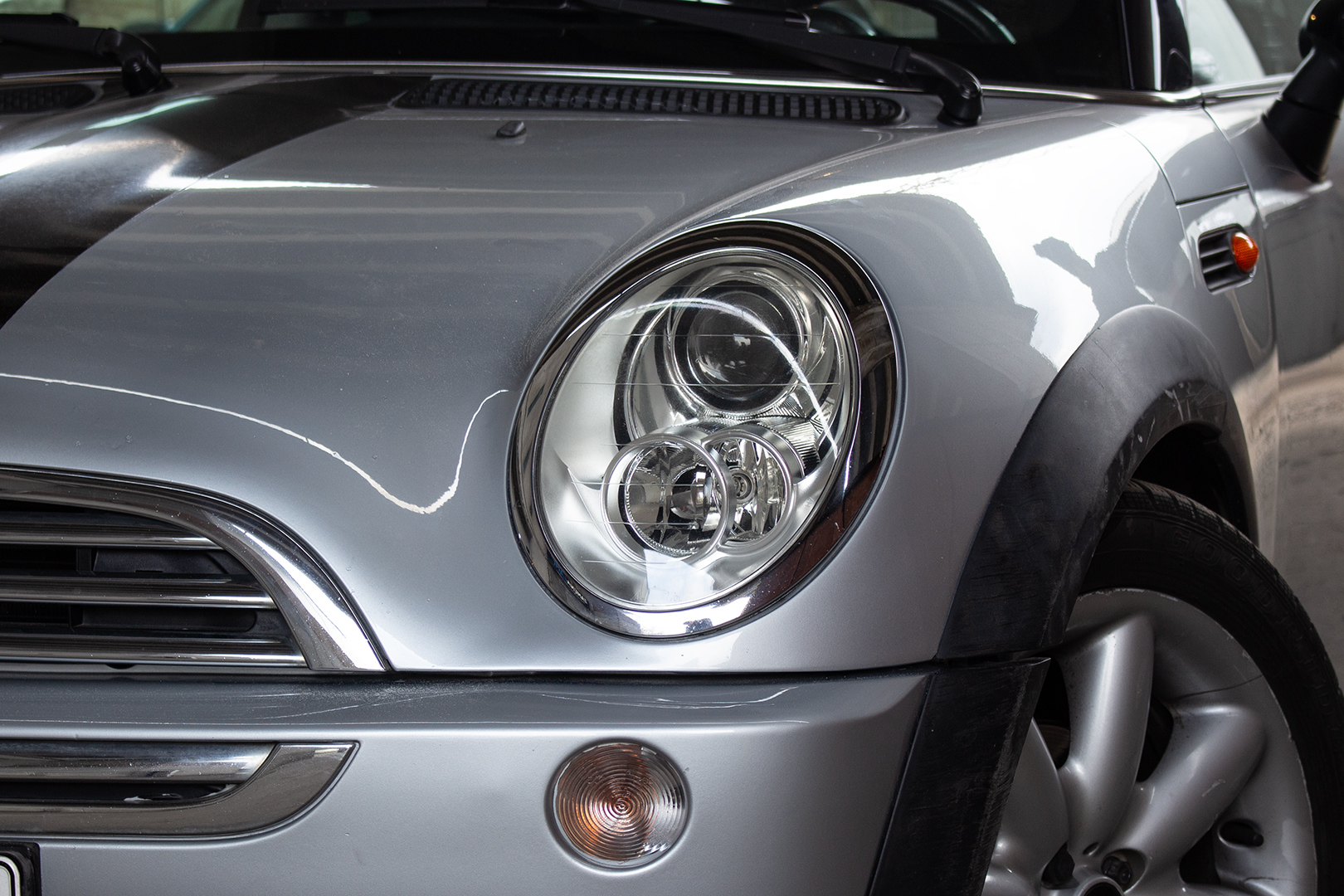 Зовнішній вигляд лівої фари MINI Cooper ПІСЛЯ встановлення біксенонових лінз Koito Q5