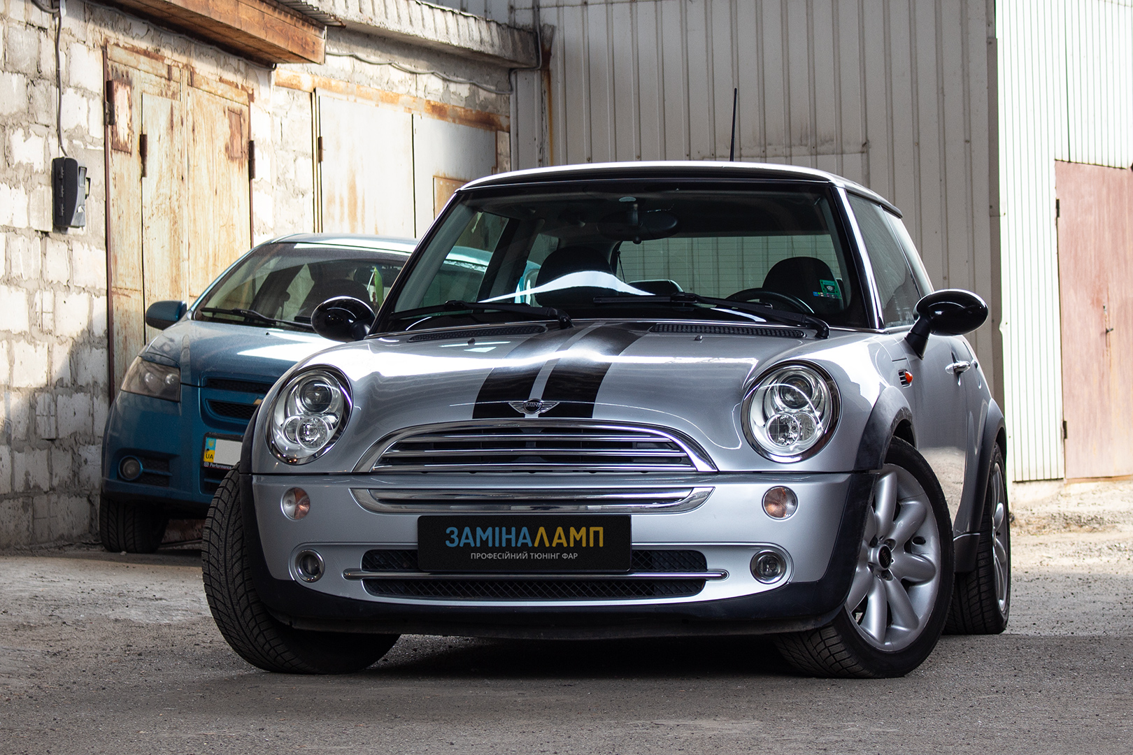 MINI Cooper встановлення біксенонових лінз Koito Q5