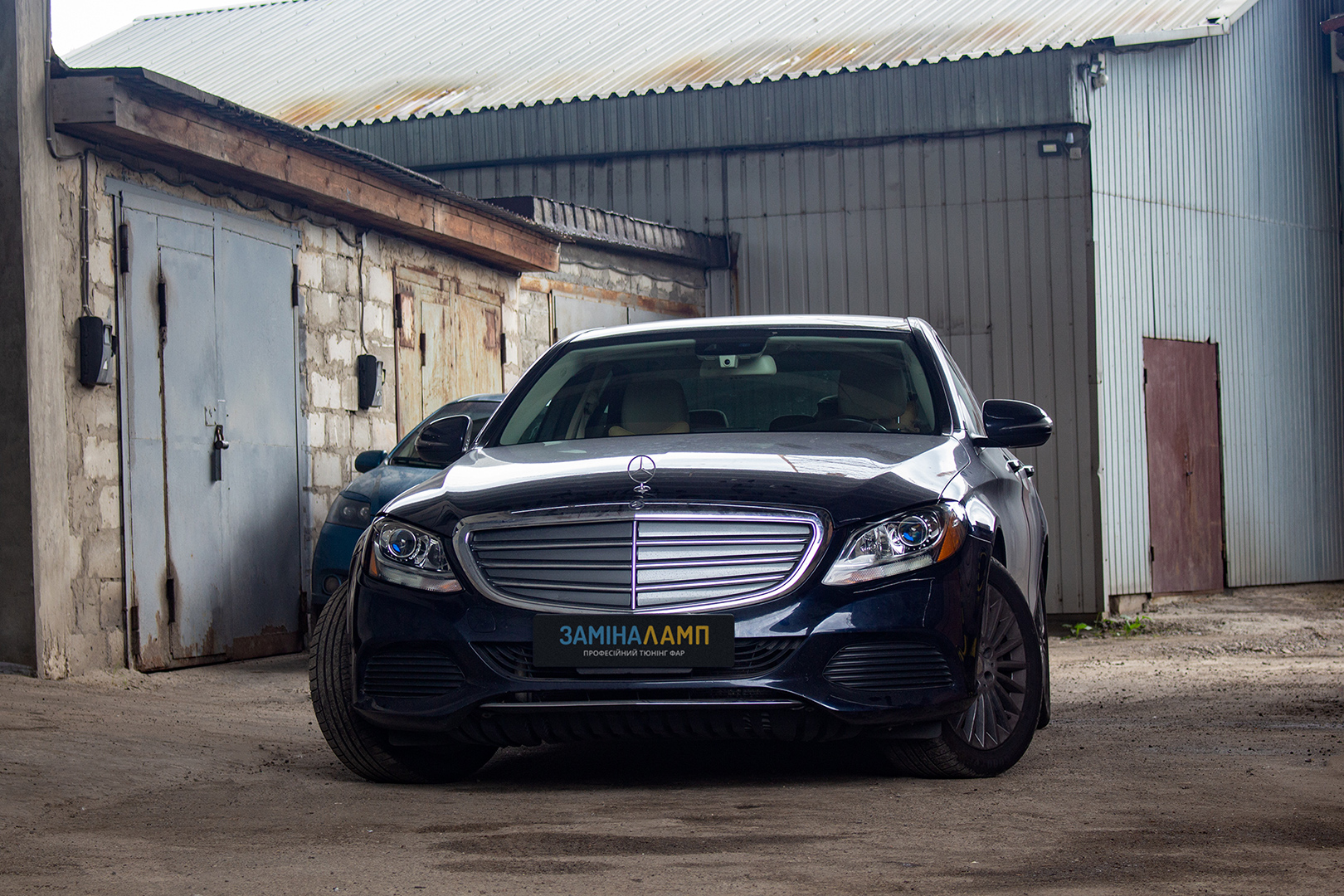 Mercedes-Benz W205 встановлення біксенонових лінз Hella 3R Mate Glass