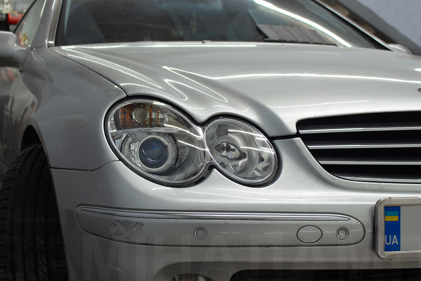Зовнішній вигляд правої фари Mercedes-Benz W209 ПІСЛЯ встановлення біксенонових лінз Hella 3R Mate Glass