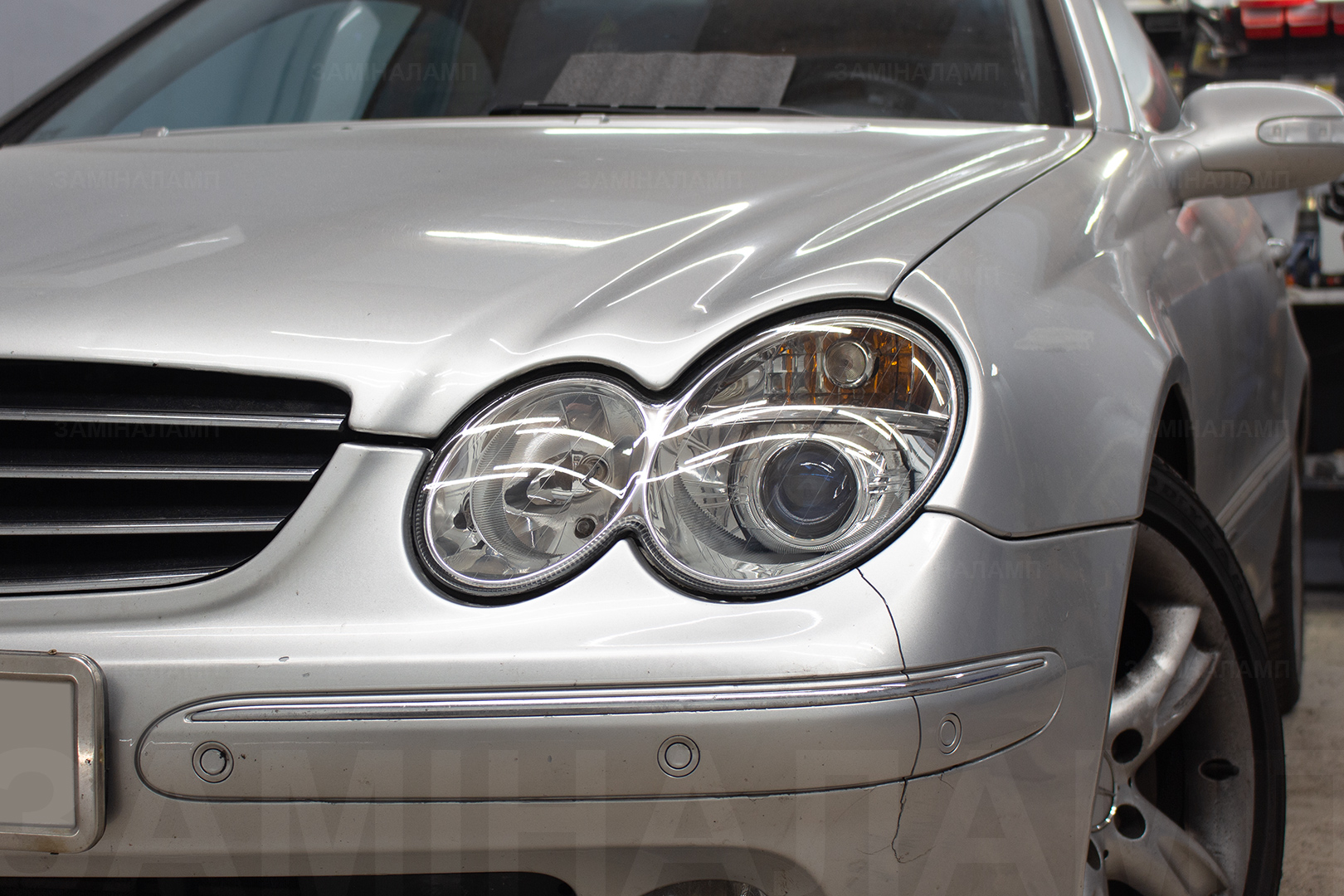 Зовнішній вигляд лівої фари Mercedes-Benz W209 ПІСЛЯ встановлення біксенонових лінз Hella 3R Mate Glass