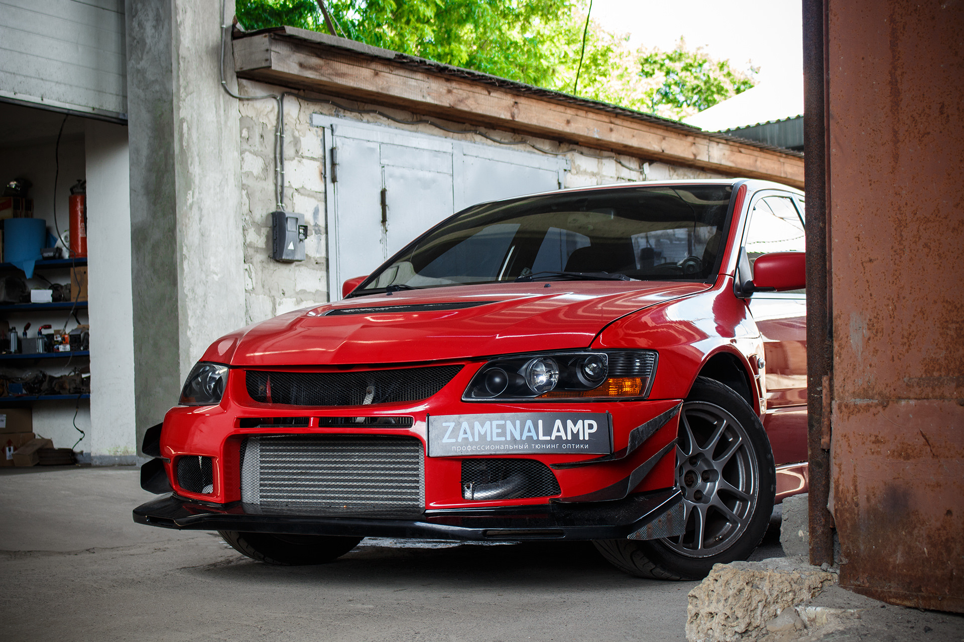 Mitsubishi Lancer EVO IX заміна штатних лінз на біксенонові лінзи Koito Q5