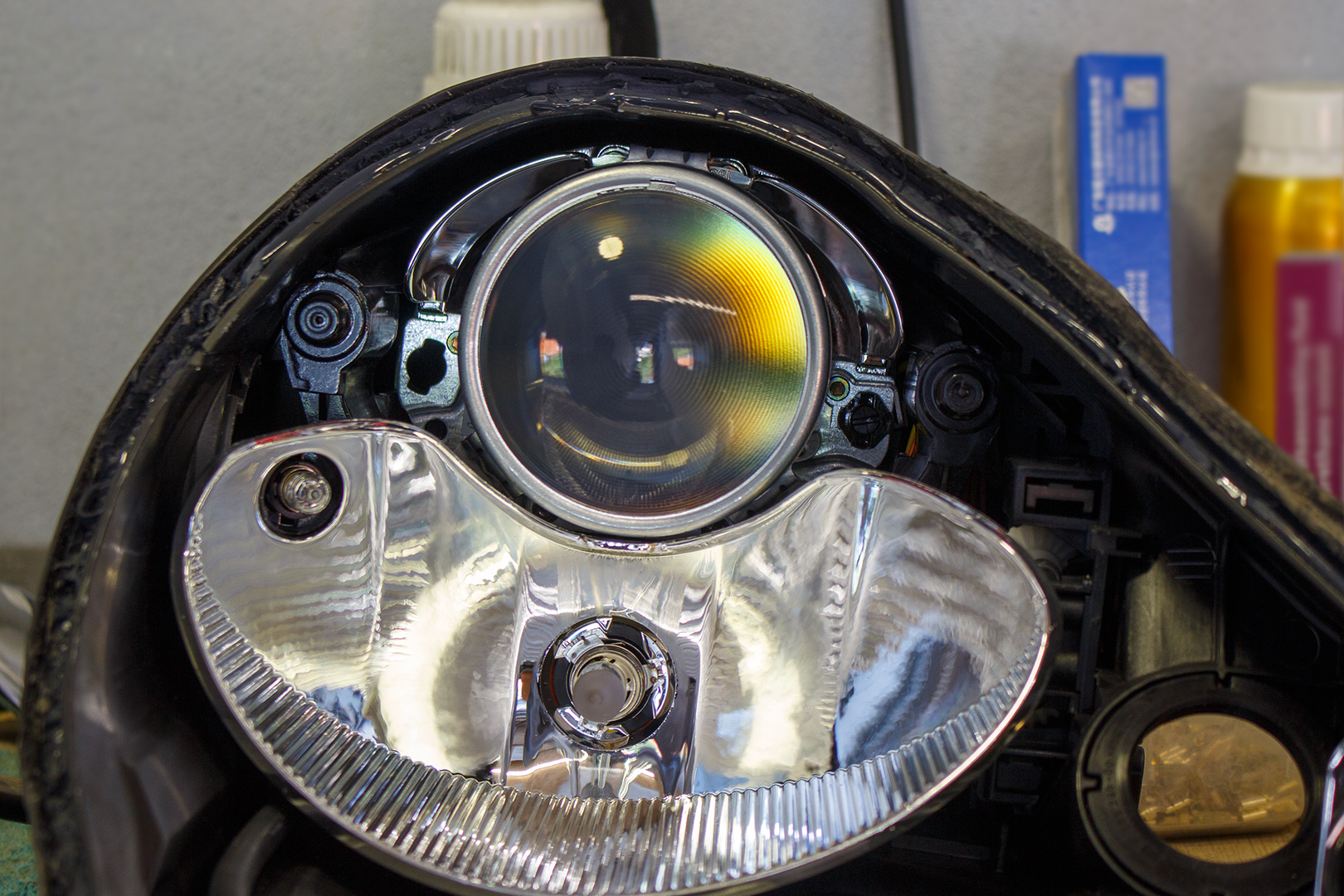 PORSCHE 911 - заміна штатних лінз на біксенонові лінзи Hella 3R