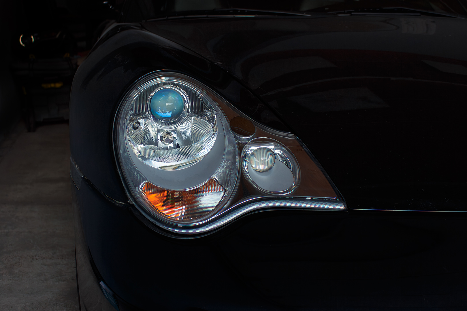 PORSCHE 911 - заміна штатних лінз на біксенонові лінзи Hella 3R