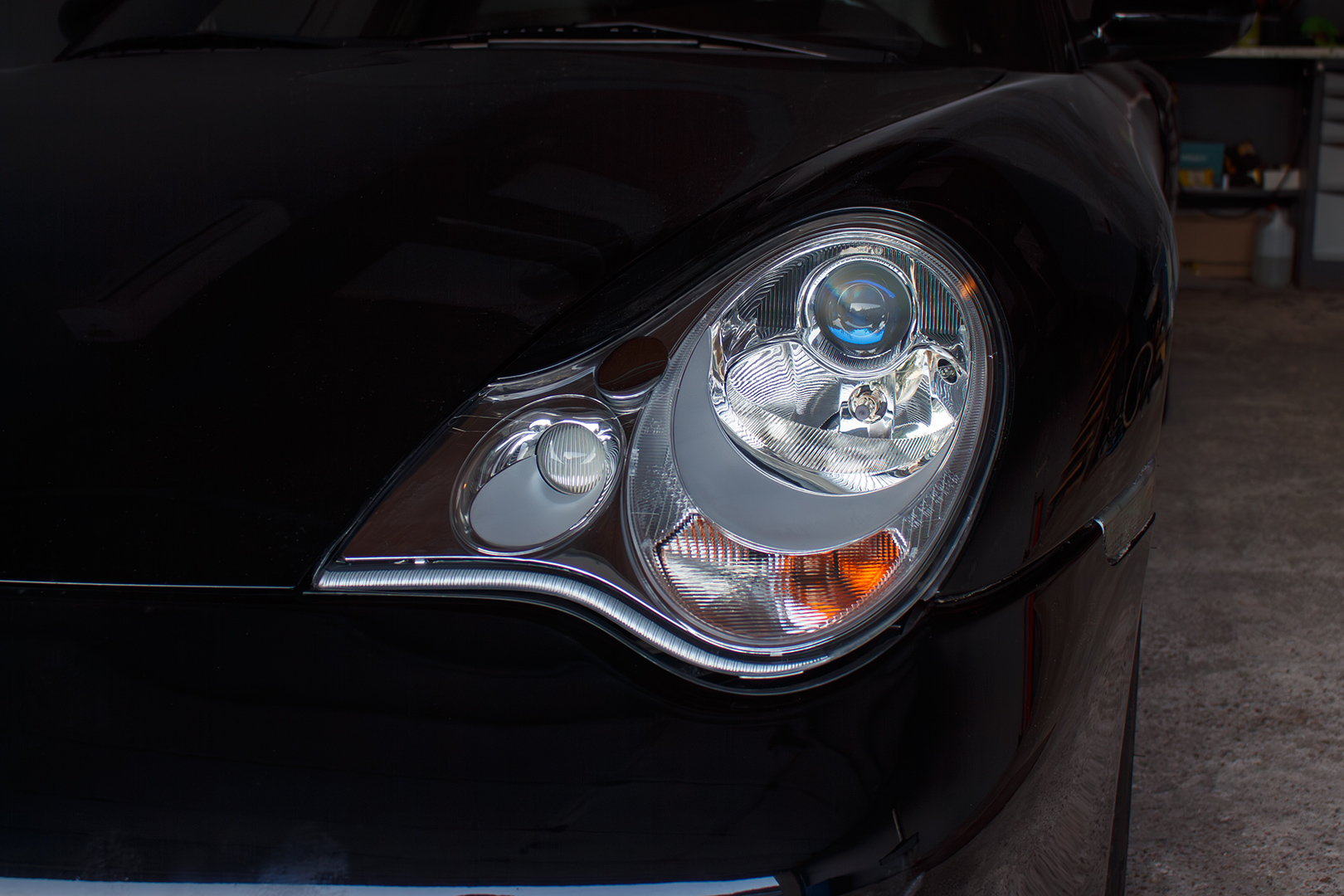 PORSCHE 911 - заміна штатних лінз на біксенонові лінзи Hella 3R