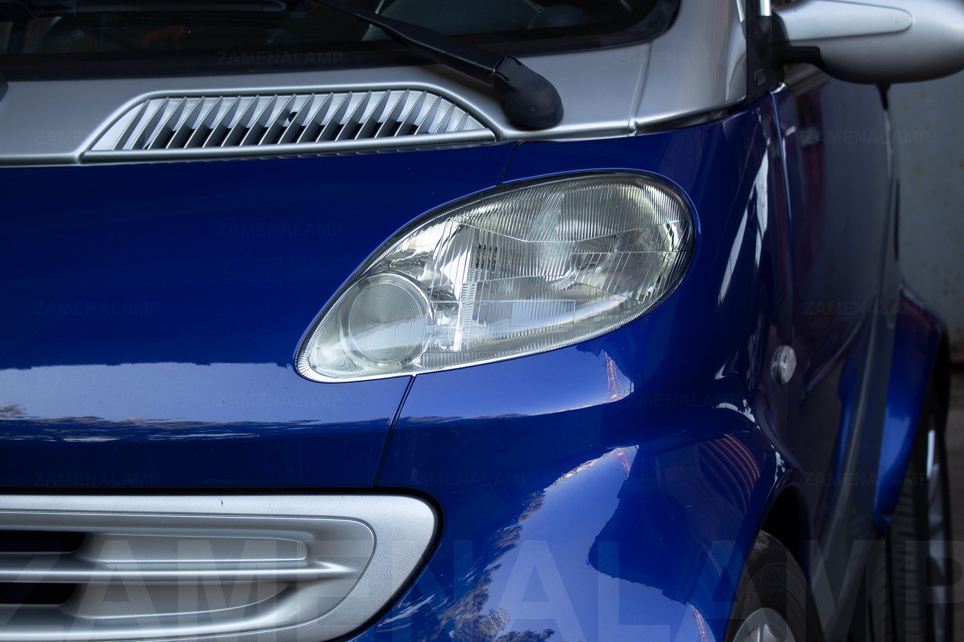 Зовнішній вигляд лівої фари SMART FORTWO ДО початку робіт із встановлення біксенонових лінз Hella 3R Universal