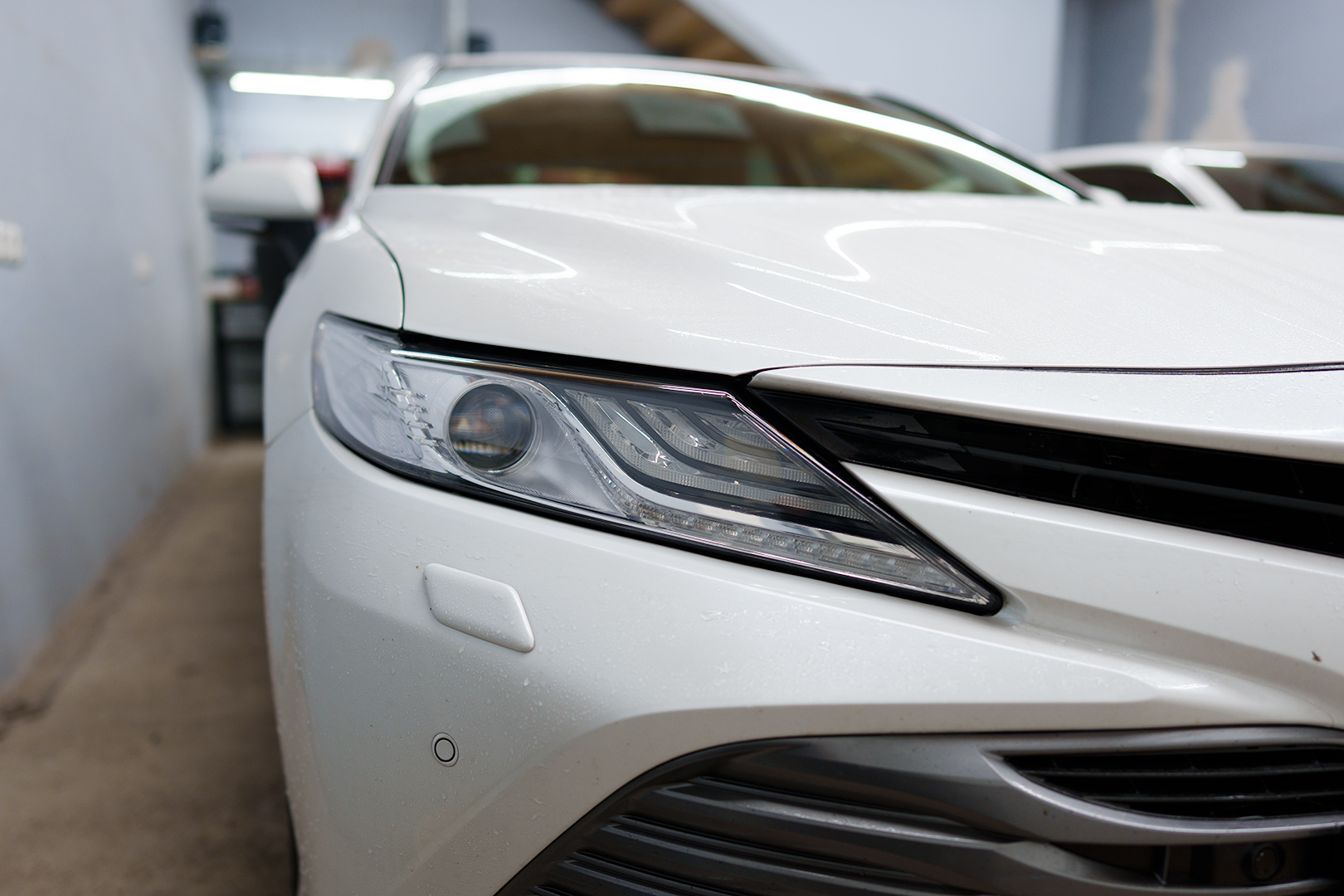 Toyota Camry XV70 заміна штатних LED-лінз на світлодіодні лінзи Bi-Led T-Rex 25 Pro