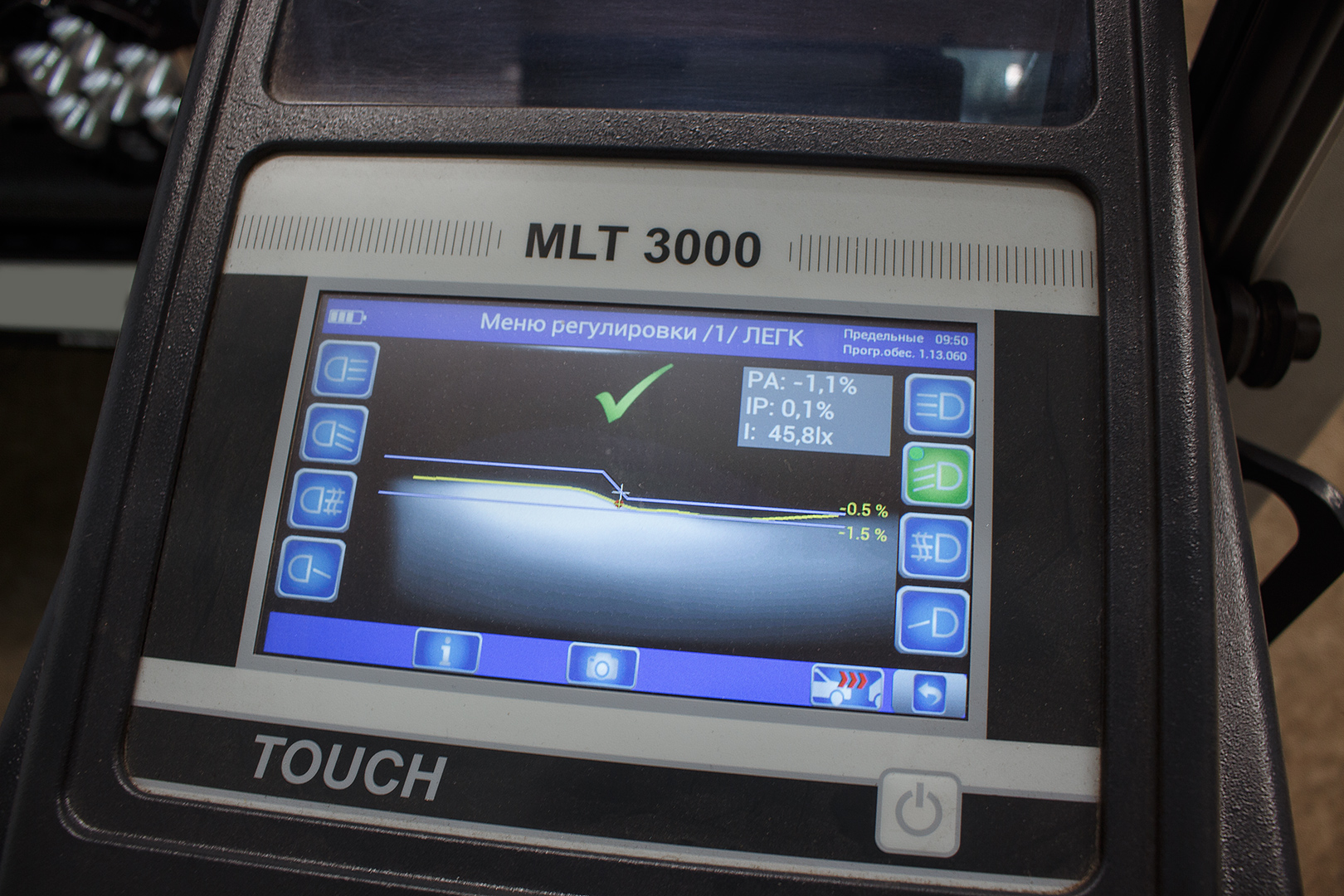 Toyota Hilux заміна штатних LED-лінз на світлодіодні лінзи Bi-Led T-Rex Pro 2.5 дюйми