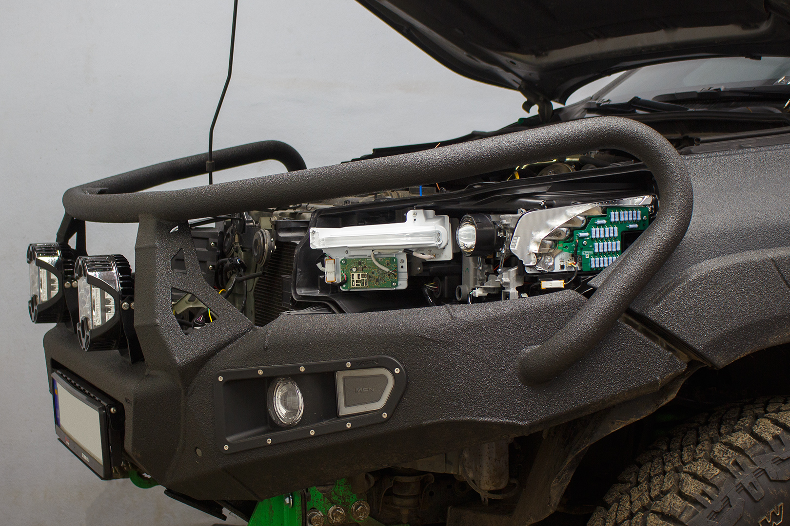 Toyota Hilux заміна штатних LED-лінз на світлодіодні лінзи Bi-Led T-Rex Pro 2.5 дюйми