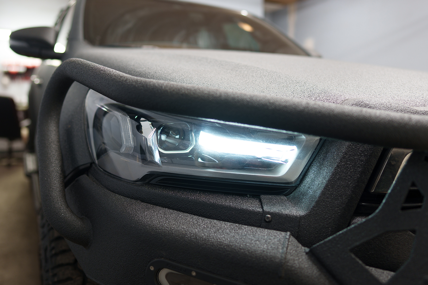 Toyota Hilux заміна штатних LED-лінз на світлодіодні лінзи Bi-Led T-Rex Pro 2.5 дюйми