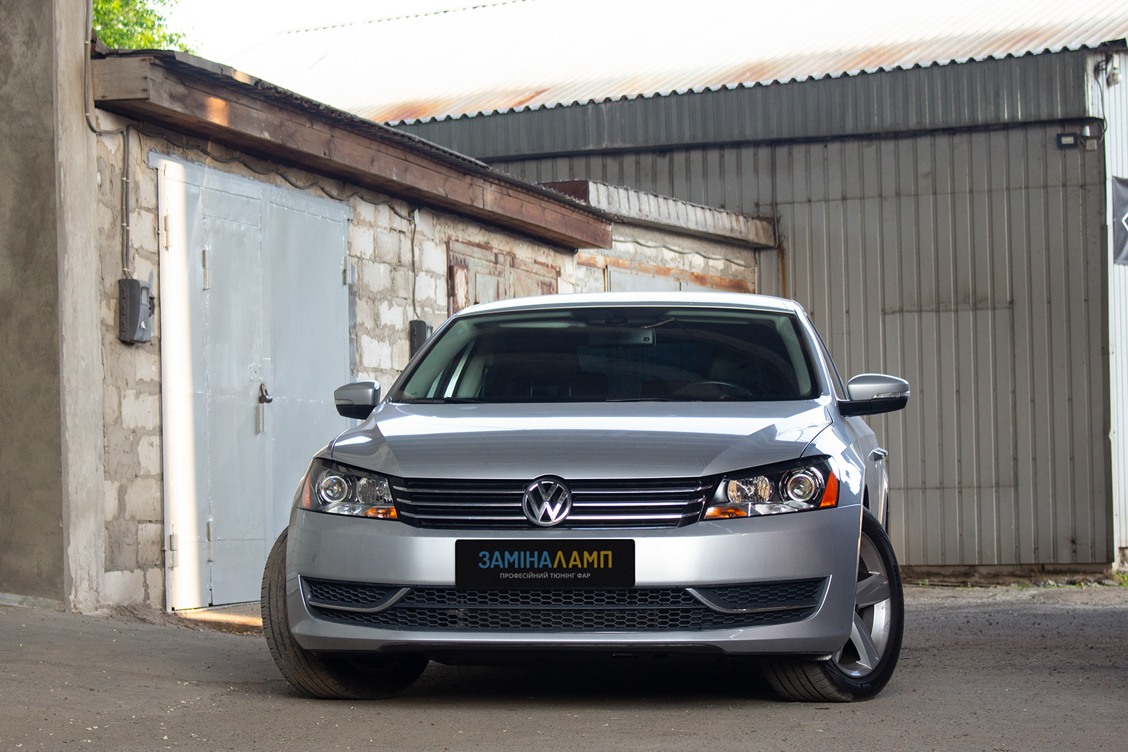 Volkswagen Passat B7 установка біксенонових лінз Hella F1